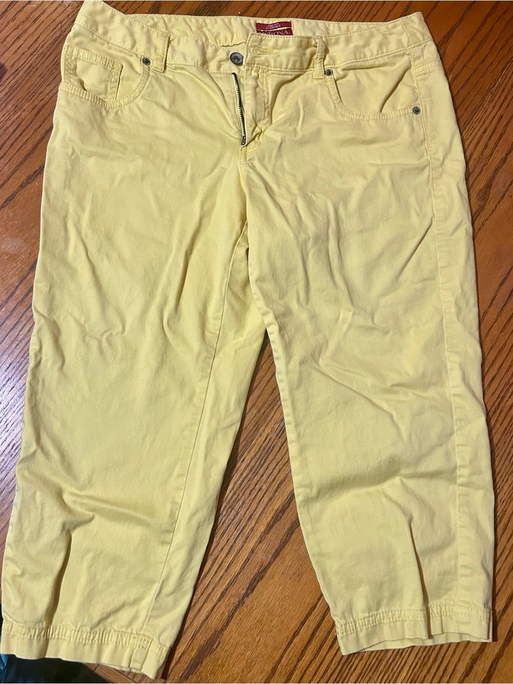 Butter Yellow Capri Pants - Size 8 - Merona